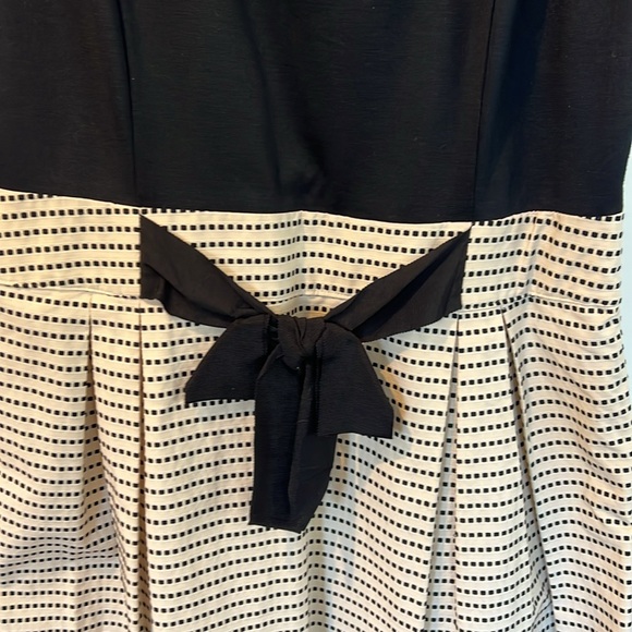 Limited bow tie dress in excellent condition - Picture 2 of 5